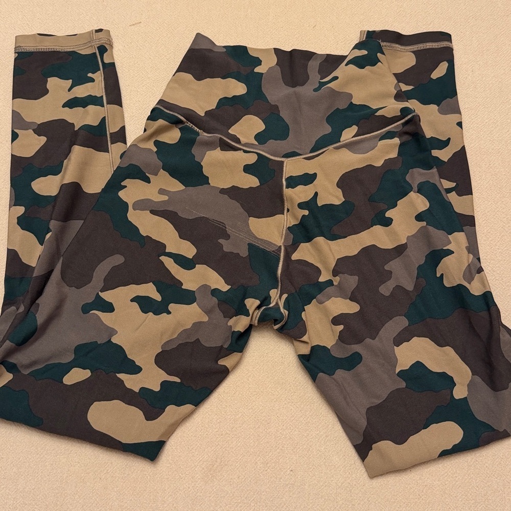 Aerie Camo Real Me High Waisted Crossover
Legging Small Short “flawed” - Picture 6 of 8